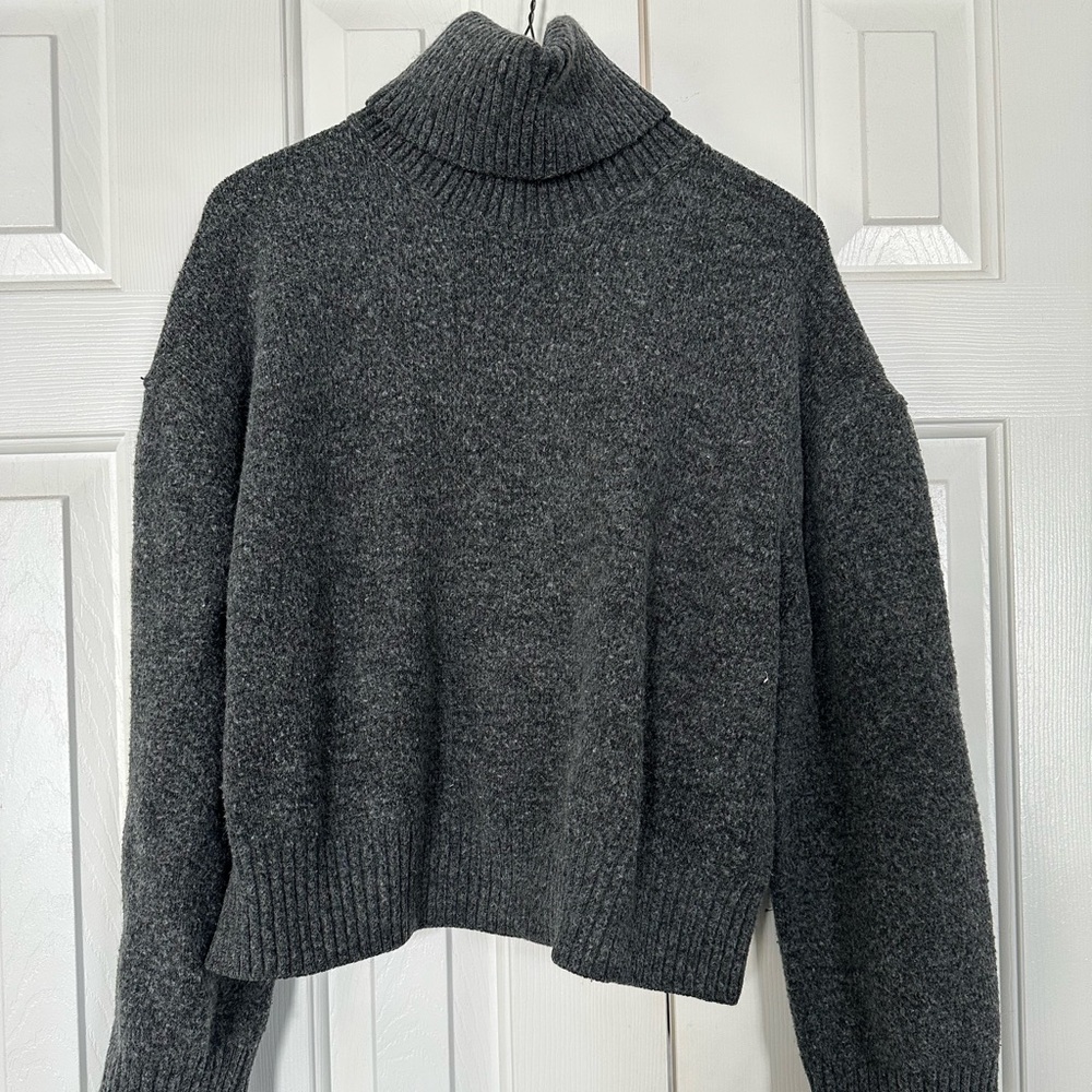 Cozy and cute turtle neck sweater from H&M